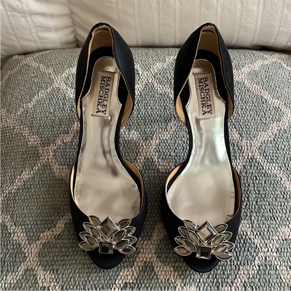 Badgley Mischka Satin Heels 6M